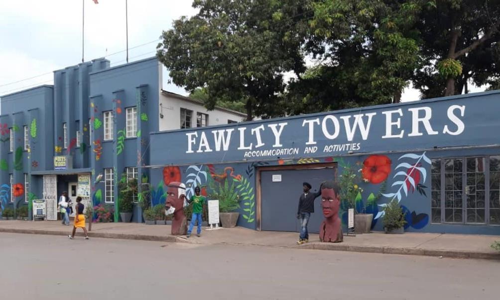 Fawlty Towers Accommodation & Activities Лівінґстон Екстер'єр фото