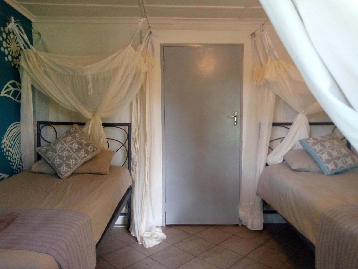 Fawlty Towers Accommodation & Activities Лівінґстон Екстер'єр фото