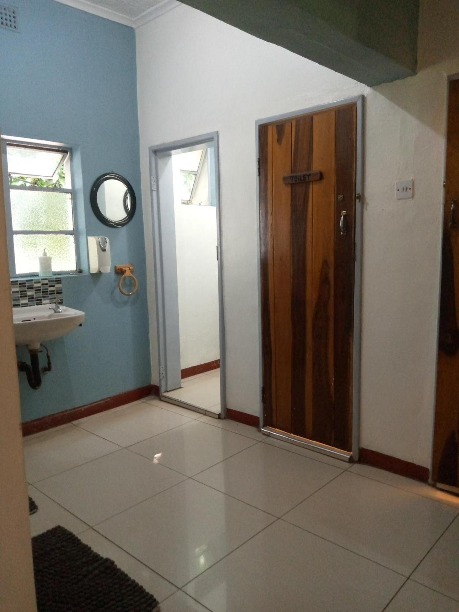Fawlty Towers Accommodation & Activities Лівінґстон Екстер'єр фото