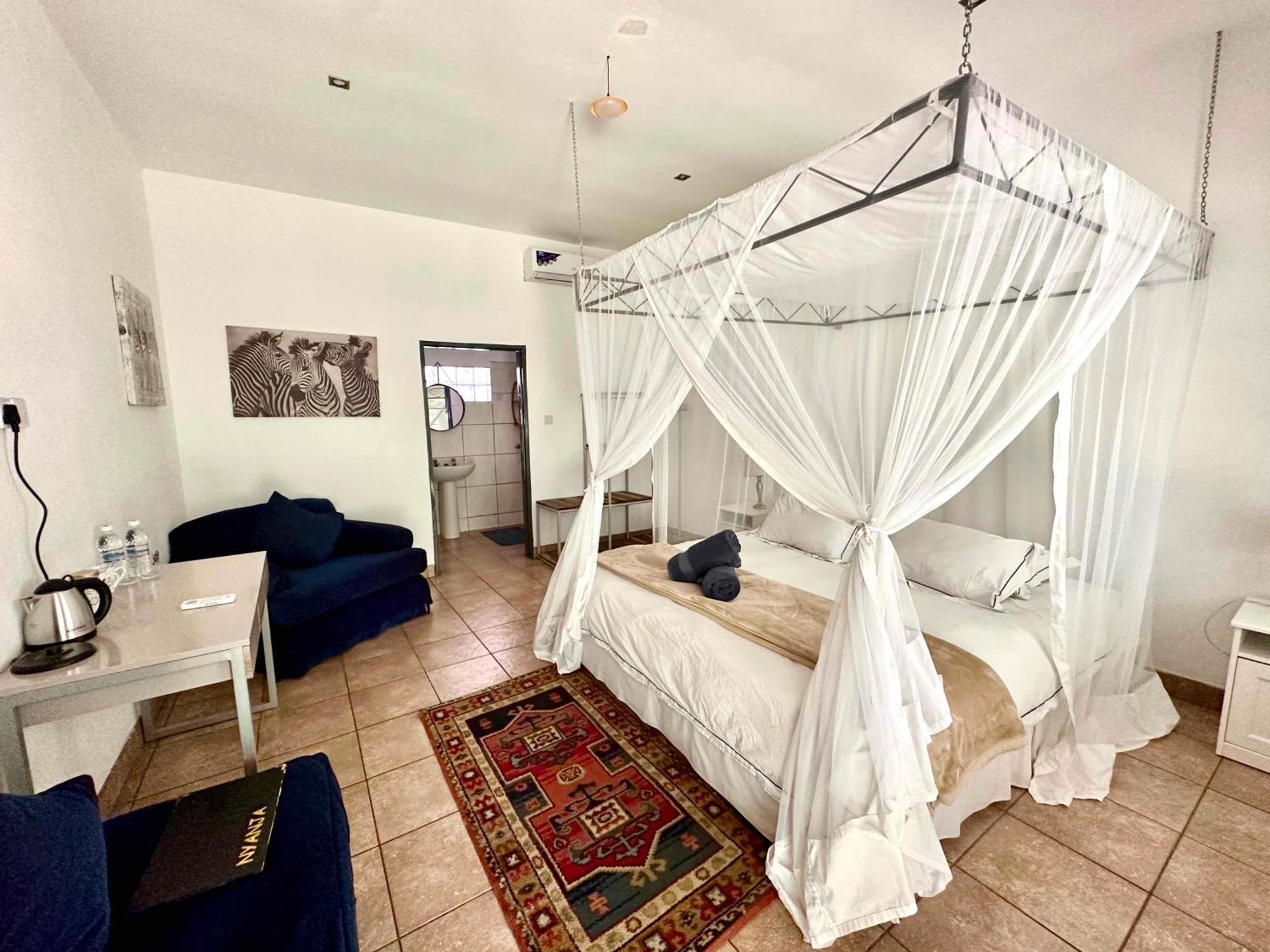 Fawlty Towers Accommodation & Activities Лівінґстон Екстер'єр фото