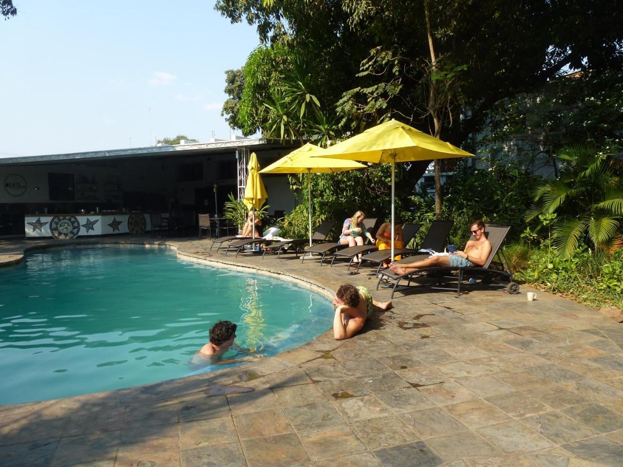 Fawlty Towers Accommodation & Activities Лівінґстон Екстер'єр фото