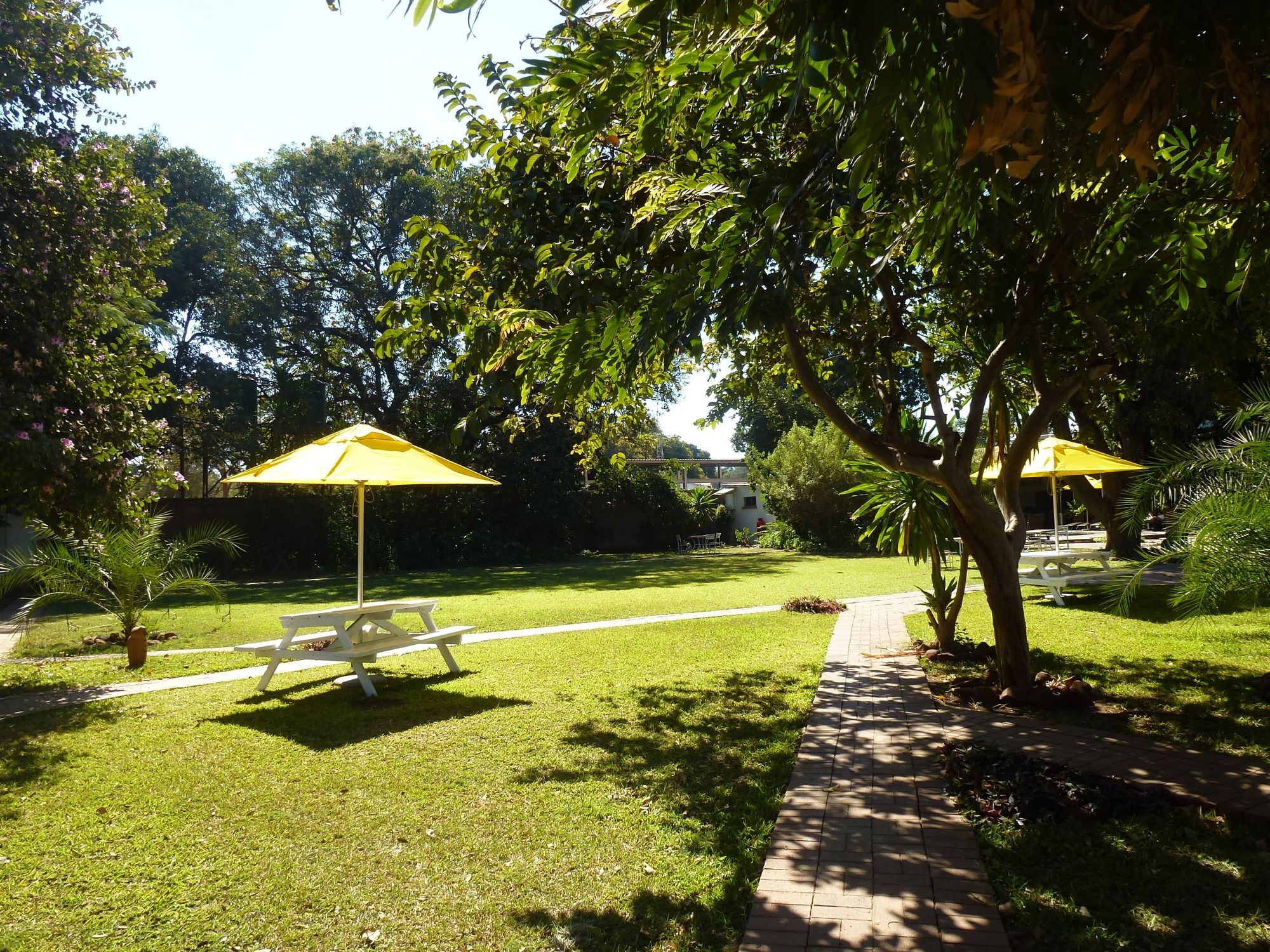 Fawlty Towers Accommodation & Activities Лівінґстон Екстер'єр фото
